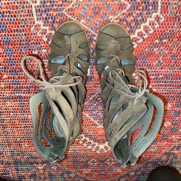 SPRING olive heels - Picture 4 of 6